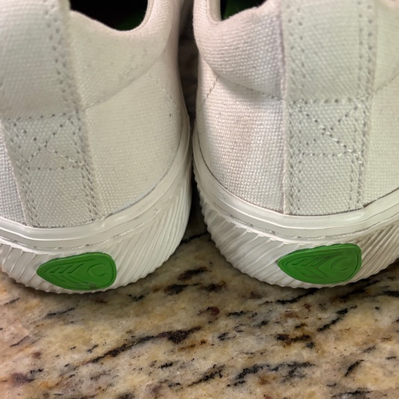 Cariuma Osca Low White Canvas Low-Top Sneakers with Green Insole Accents Size 9 - Picture 6 of 9